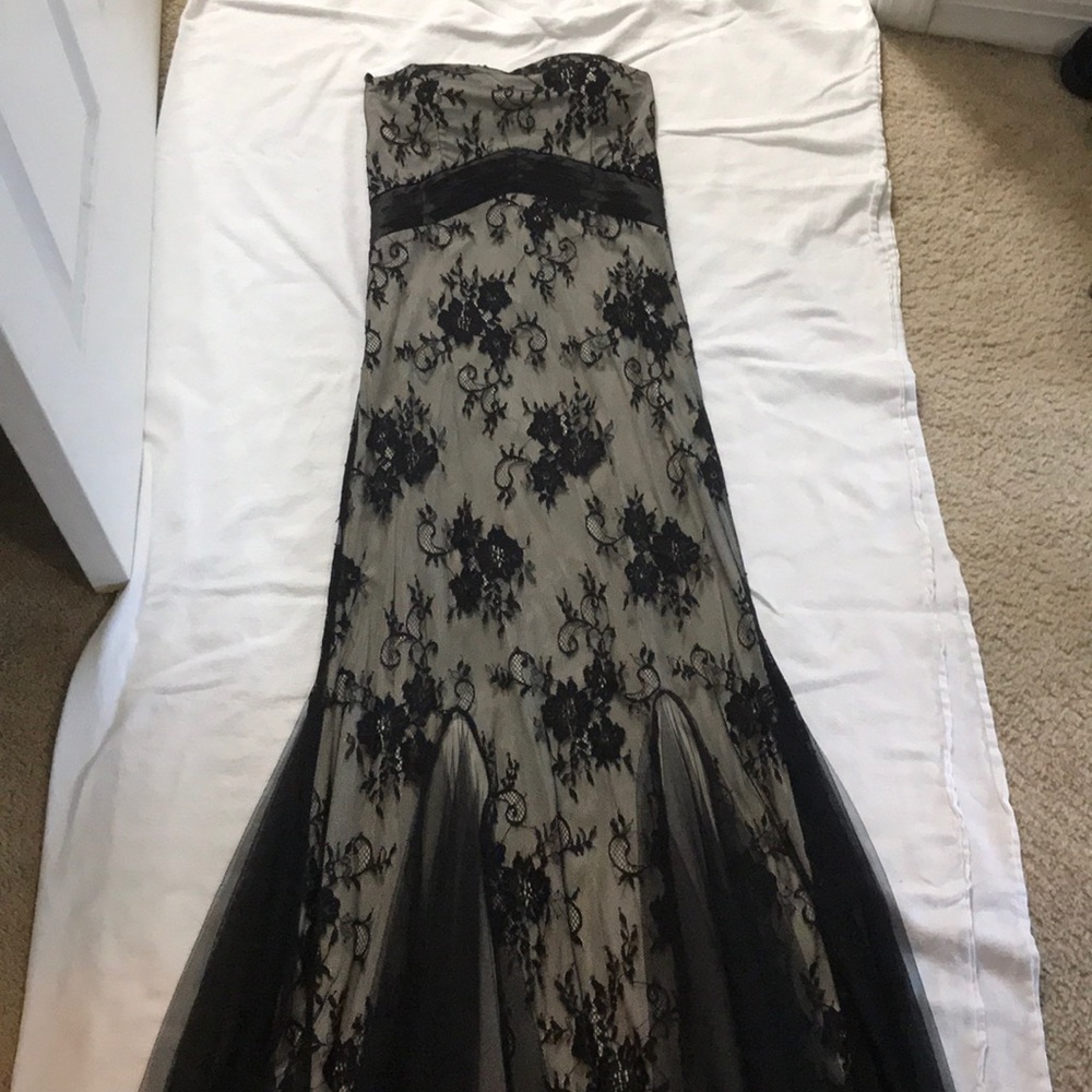 Elegant black dress!